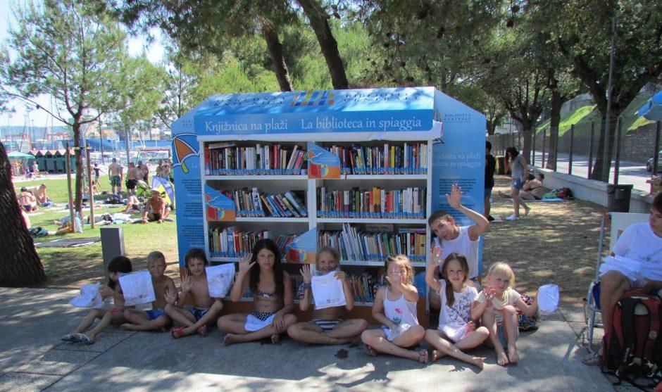 Knjižnica Na Plaži 1187 Scaled E1592336598562