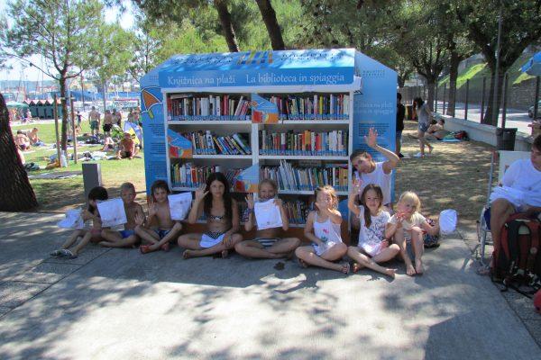 Apre la biblioteca sulla spiaggia
