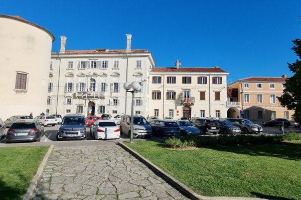 OBVESTILO: Julija prehajamo na poletni urnik!
