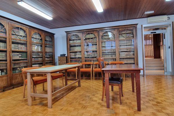 V Osrednji knjižnici Srečka Vilharja Koper, danes, 1. septembra, prehajamo na redni odpiralni čas