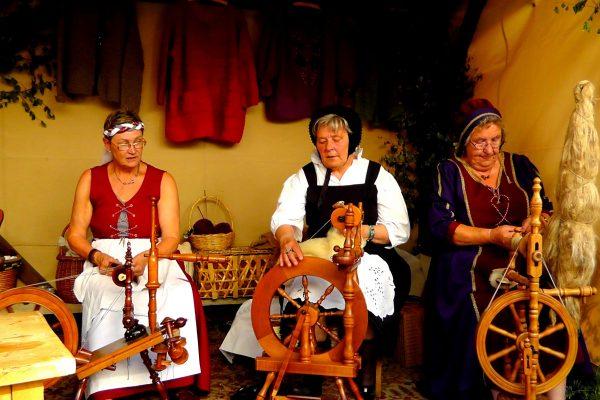 VABILO K SODELOVANJU: Stari običaji in predmeti, ki so se nekoč uporabljali