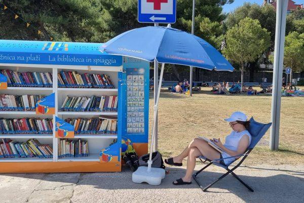 POŽAR NA KRASU: Zaradi nevarnosti za zdravje, Knjižnice na plaži koprske knjižnice zapirajo vrata!