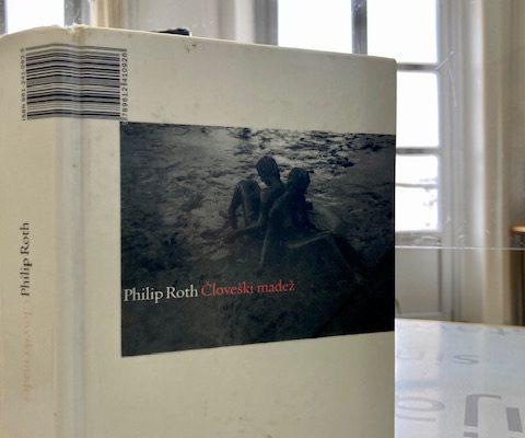 52 knjig, ki jih morate prebrati: Philip Roth – človeški madež