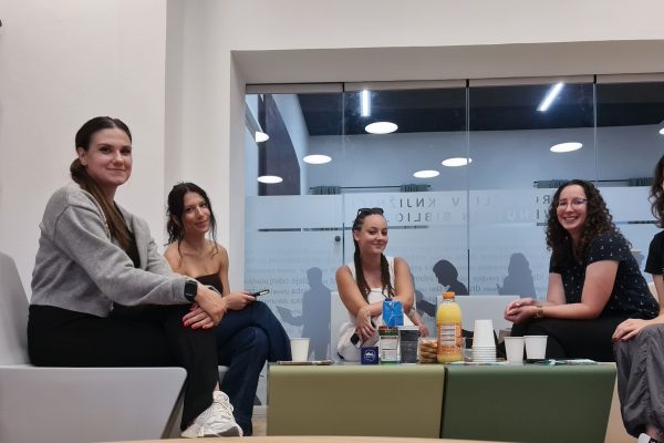 Bralni klub Moja majhna knjižna polica